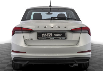 Подержанный автомобиль Skoda Rapid Liftback 2021 года (6 фото)