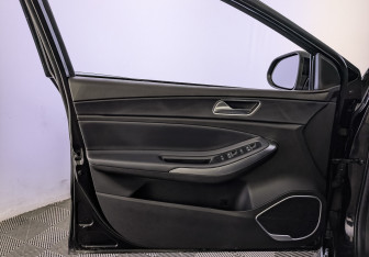 Подержанный автомобиль Omoda S5 2024 года (19 фото)