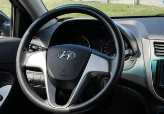 Подержанный автомобиль Hyundai Solaris Sedan 2013 года (15 фото)