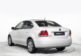 Подержанный автомобиль Volkswagen Polo Sedan 2011 года (7 фото)