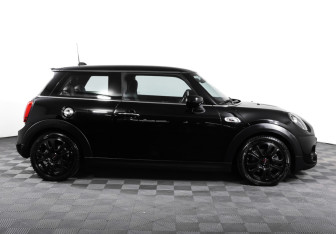 Подержанный автомобиль MINI Hatch 2020 года (4 фото)