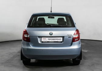 Подержанный автомобиль Skoda Fabia Hatchback 2011 года (6 фото)