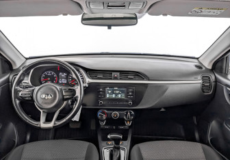 Подержанный автомобиль Kia Rio Hatchback 2021 года (14 фото)