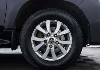 Подержанный автомобиль Toyota Land Cruiser Suv 2015 года (24 фото)