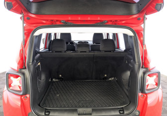 Подержанный автомобиль Jeep Renegade 2018 года (9 фото)