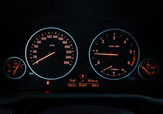 Подержанный автомобиль BMW X4 2017 года (16 фото)