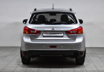 Подержанный автомобиль Mitsubishi ASX 2013 года (6 фото)
