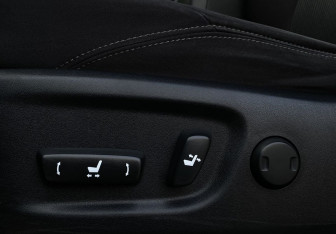 Подержанный автомобиль Toyota Land Cruiser Prado 2013 года (23 фото)