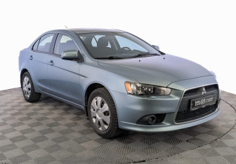 Подержанный автомобиль Mitsubishi Lancer Sedan 2011 года (3 фото)