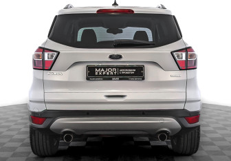 Подержанный автомобиль Ford Kuga 2018 года (6 фото)