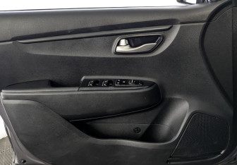 Подержанный автомобиль Kia Rio Hatchback 2021 года (18 фото)