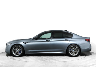 Подержанный автомобиль BMW M5 Sedan 2018 года (8 фото)