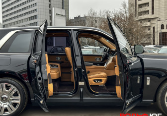 Подержанный автомобиль Rolls-Royce Cullinan 2019 года (34 фото)