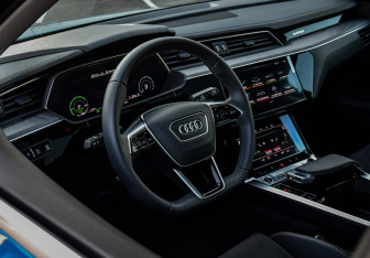 Новый Audi e-tron 2023 (19 фото)