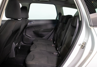 Подержанный автомобиль Peugeot 308 Wagon 2010 года (10 фото)