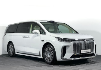 Подержанный автомобиль Voyah Dream 2025 года (3 фото)