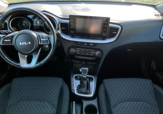 Подержанный автомобиль Kia Ceed Hatchback 2022 года (12 фото)