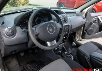 Подержанный автомобиль Renault Duster 2012 года (14 фото)