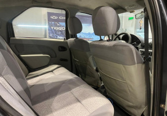 Подержанный автомобиль Renault Logan Sedan 2006 года (12 фото)