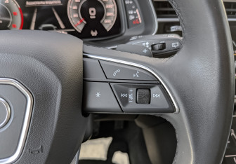 Подержанный автомобиль Audi Q7 2021 года (27 фото)