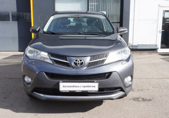 Подержанный автомобиль Toyota RAV4 2015 года (2 фото)