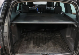 Подержанный автомобиль Nissan Terrano 2014 года (10 фото)