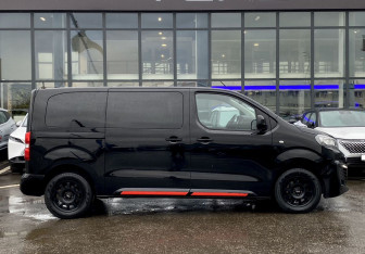 Подержанный автомобиль Peugeot Traveller 2020 года (4 фото)