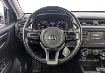 Подержанный автомобиль Kia Rio Hatchback 2021 года (20 фото)