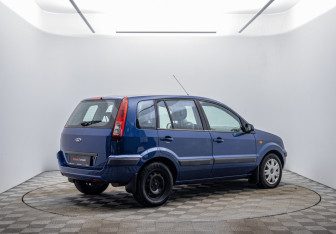 Подержанный автомобиль Ford Fusion 2008 года (5 фото)