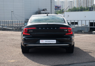 Подержанный автомобиль Volvo S90 2021 года (6 фото)
