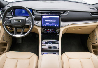 Подержанный автомобиль Jeep Grand Cherokee 2023 года (13 фото)