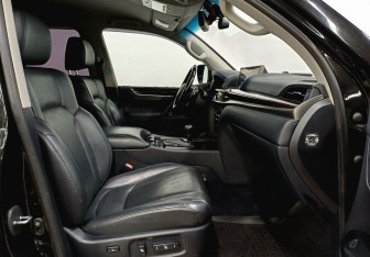 Подержанный автомобиль Lexus LX 2016 года (24 фото)