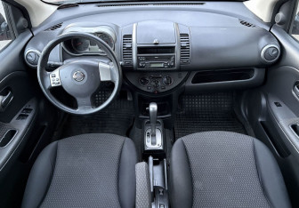 Подержанный автомобиль Nissan Note 2007 года (10 фото)