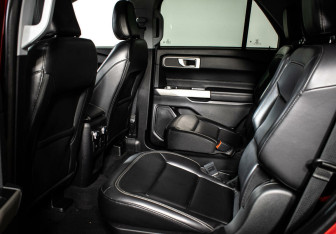 Подержанный автомобиль Ford Explorer 2021 года (9 фото)