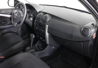 Подержанный автомобиль Nissan Almera Sedan 2017 года (10 фото)