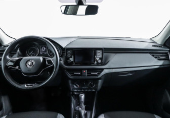 Подержанный автомобиль Skoda Rapid Liftback 2021 года (8 фото)