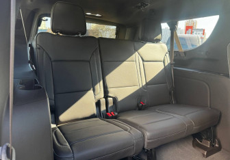 Подержанный автомобиль GMC Yukon 2023 года (12 фото)