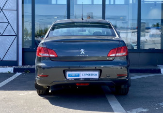 Подержанный автомобиль Peugeot 408 2012 года (6 фото)