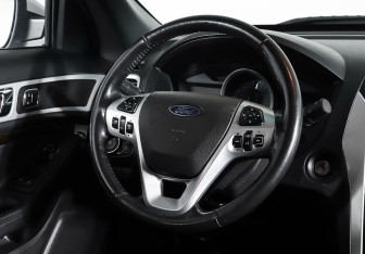 Подержанный автомобиль Ford Explorer 2012 года (12 фото)