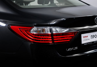 Подержанный автомобиль Lexus ES 2012 года (16 фото)