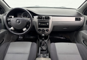 Подержанный автомобиль Chevrolet Lacetti Sedan 2011 года (12 фото)