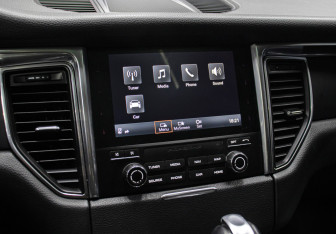 Подержанный автомобиль Porsche Macan 2018 года (21 фото)