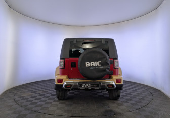 Подержанный автомобиль BAIC BJ40 2023 года (6 фото)