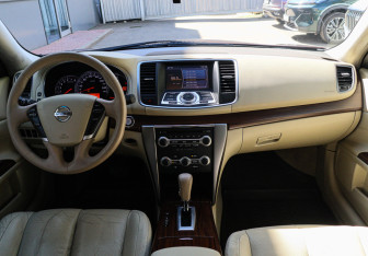 Подержанный автомобиль Nissan Teana 2011 года (11 фото)