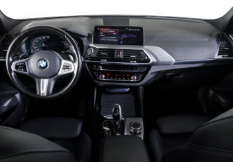 Подержанный автомобиль BMW X3 2020 года (12 фото)