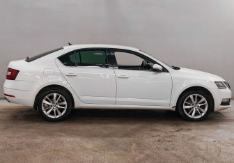 Подержанный автомобиль Skoda Octavia Liftback 2018 года (4 фото)