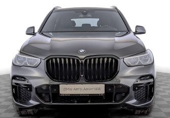 Подержанный автомобиль BMW X5 2022 года (2 фото)