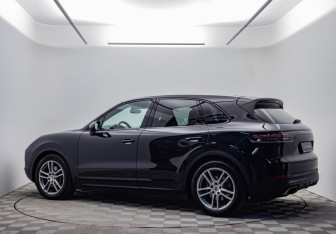 Подержанный автомобиль Porsche Cayenne 2020 года (7 фото)