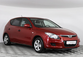 Подержанный автомобиль Hyundai i30 Hatchback 2010 года (2 фото)