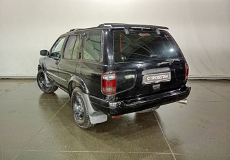Подержанный автомобиль Nissan Pathfinder 1998 года (7 фото)